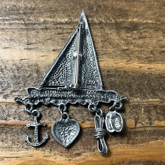 "JJ" Jonette Jewelry Silver Pewter 'SAILBOAT w/Charms' Pin ~ Sea Lover - Picture 5 of 9